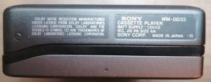 Typenschild des Sony Walkman WM-DD33 Quarz